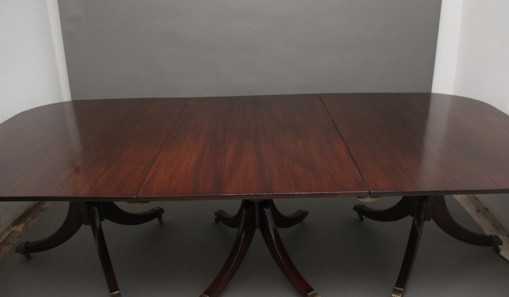 Early 19th Century three pedestal dining table View VII