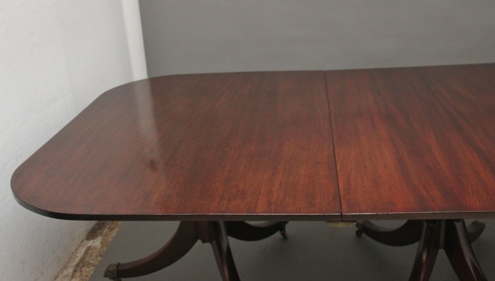 Early 19th Century three pedestal dining table View VIII