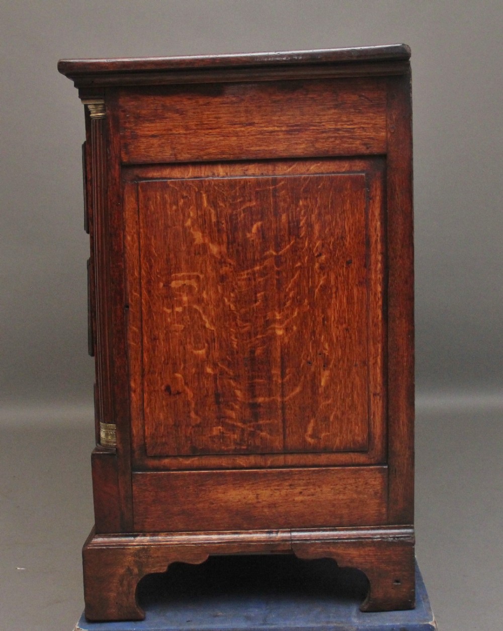18th Century oak dresser base View IX