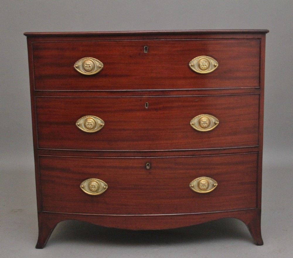 Early 19th Century Georgian mahogany bowfront chest