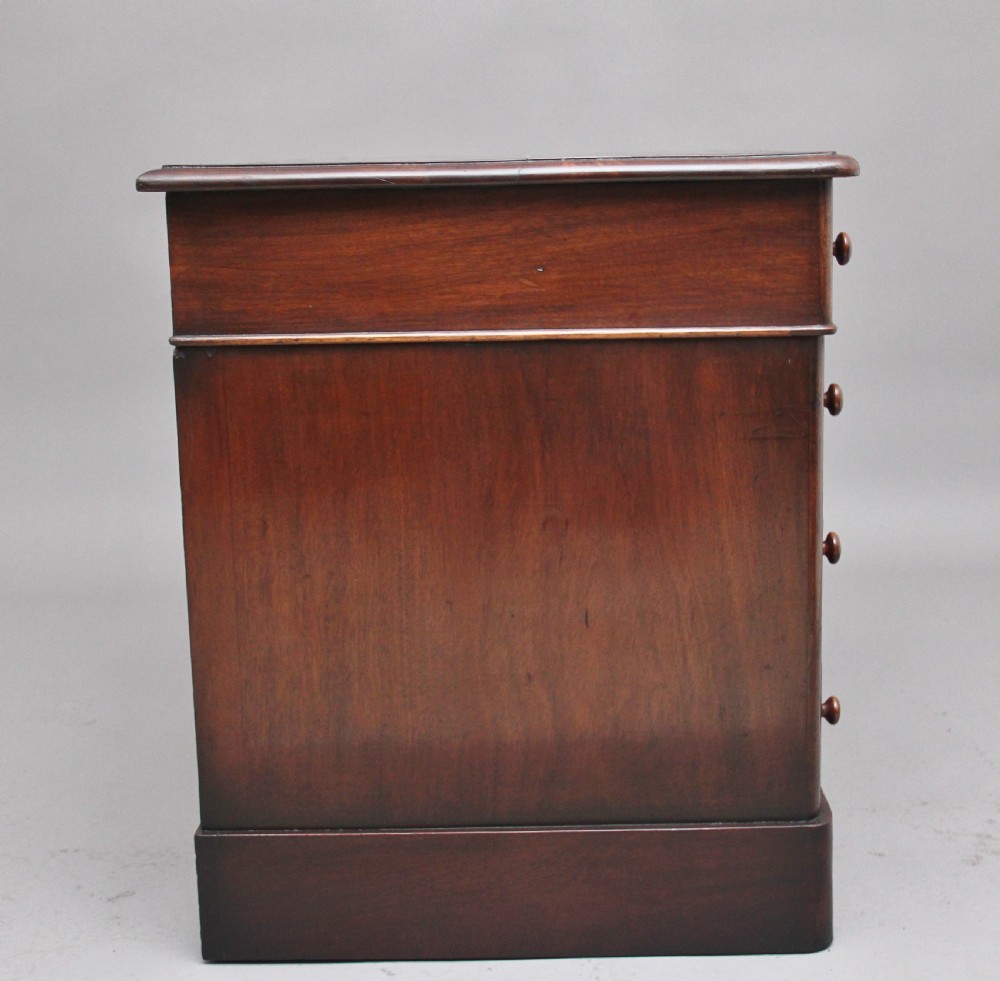 Early 19th Century mahogany pedestal desk View V