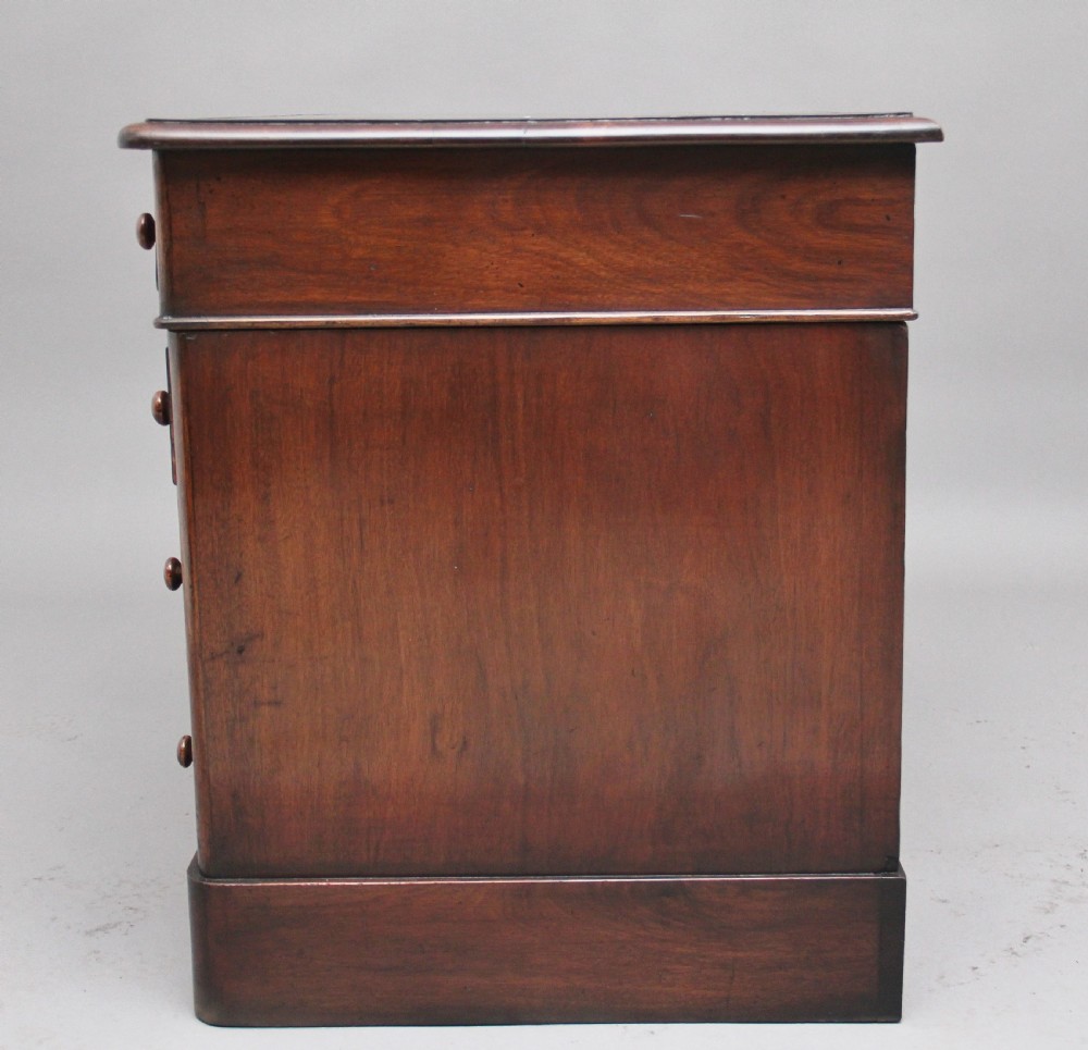 Early 19th Century mahogany pedestal desk View VI