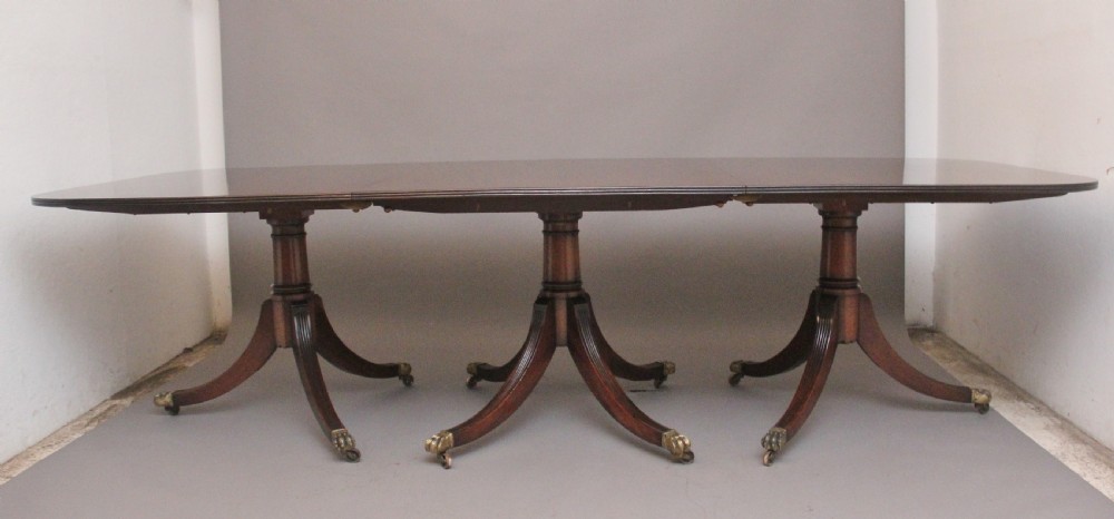 Early 20th Century three pedestal dining table View III