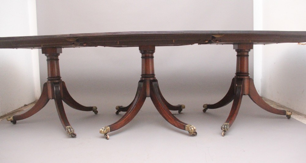 Early 20th Century three pedestal dining table View VIII