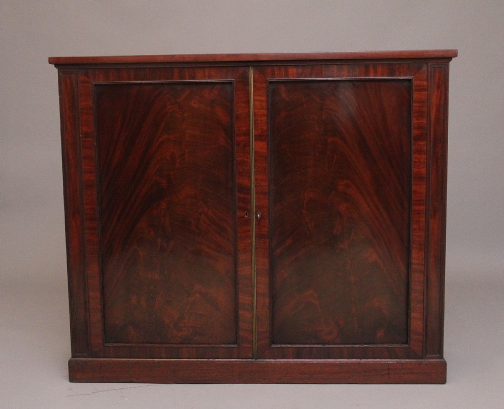 Early 19th Century mahogany cabinet 