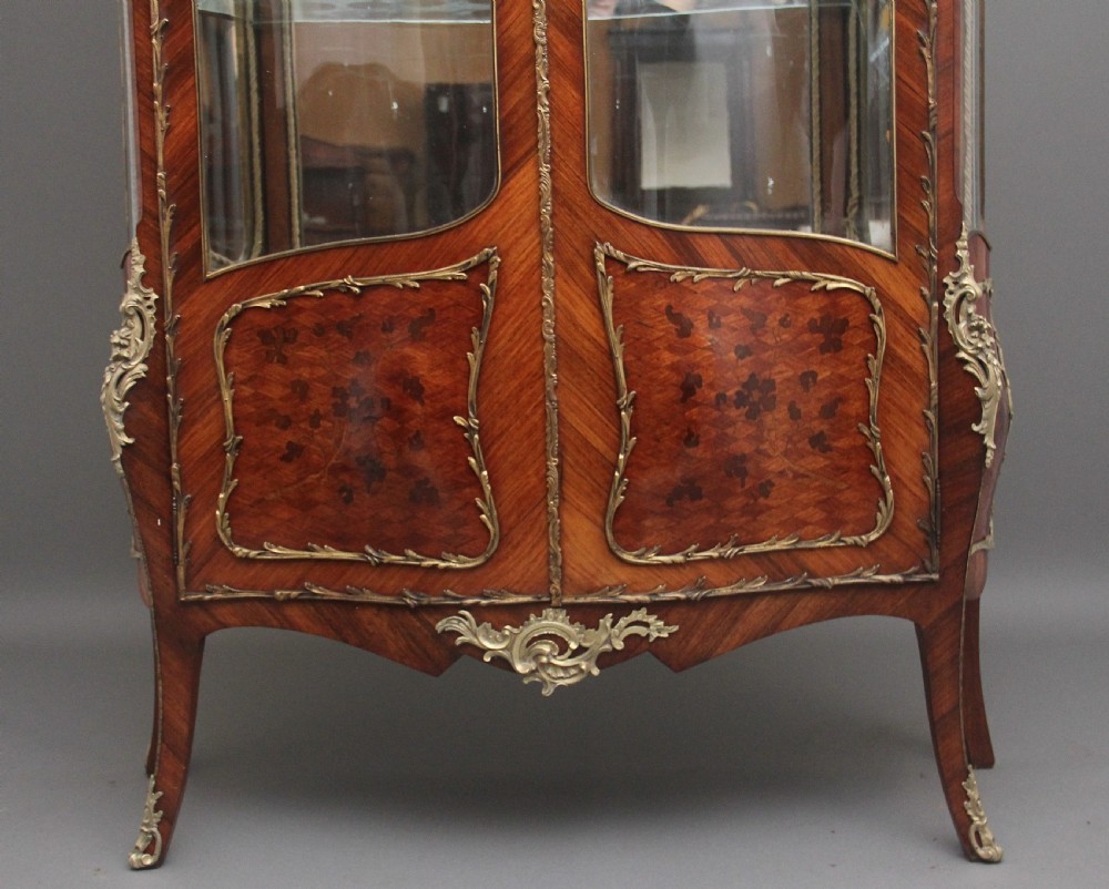 19th Century French Kingwood display cabinet View III