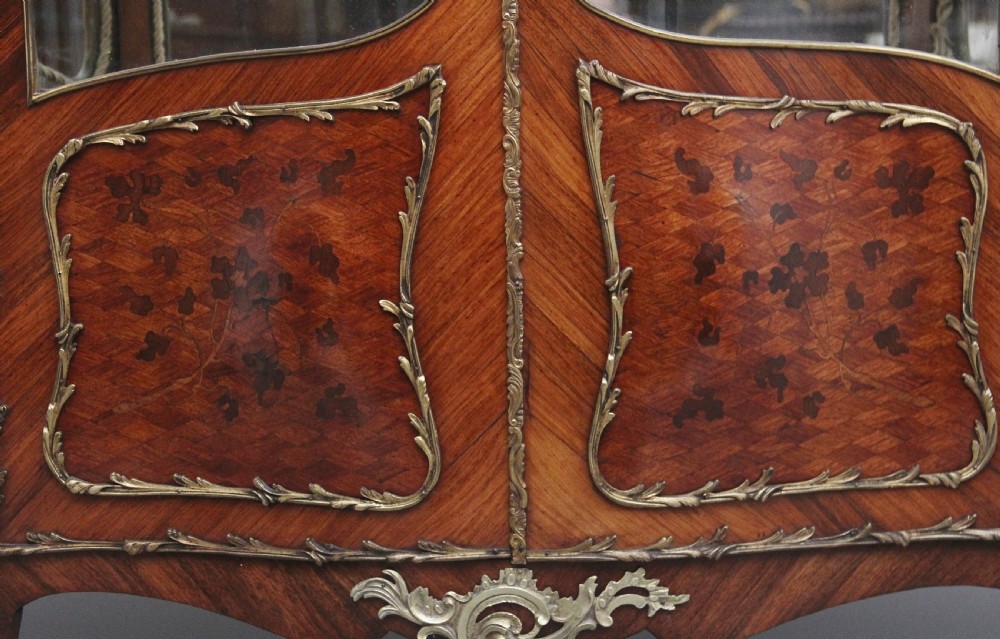 19th Century French Kingwood display cabinet View IV