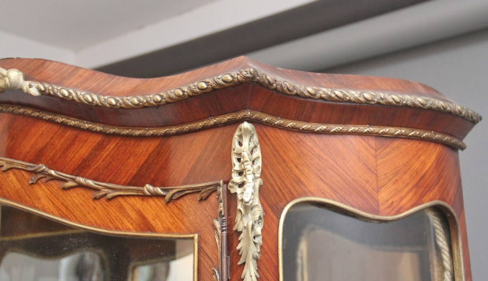 19th Century French Kingwood display cabinet View XII