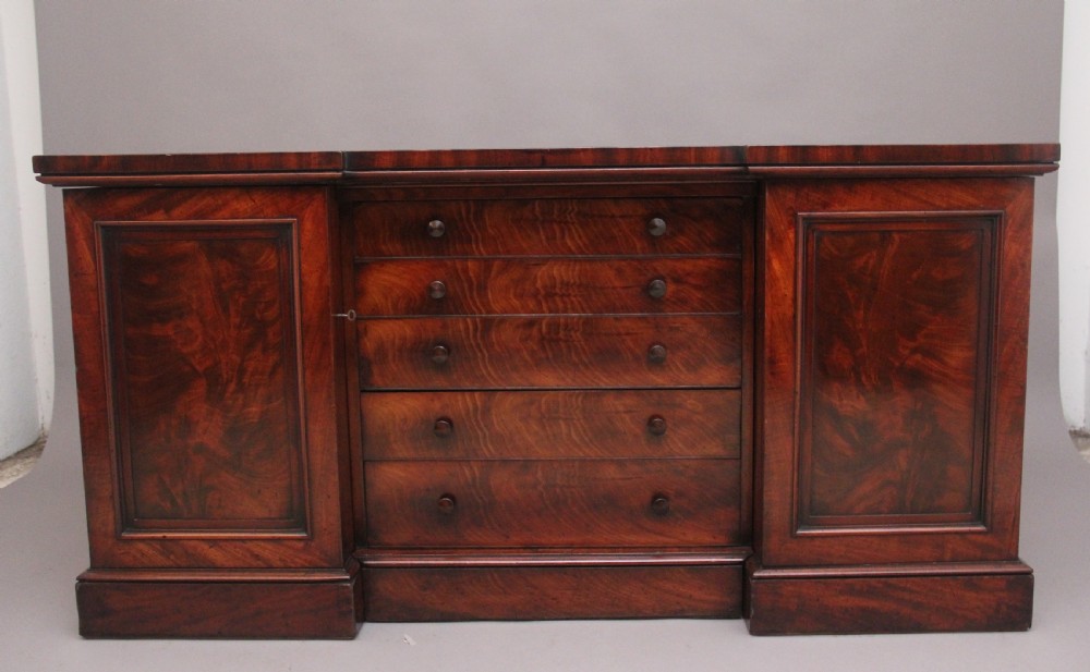 Early 19th Century mahogany cabinet
