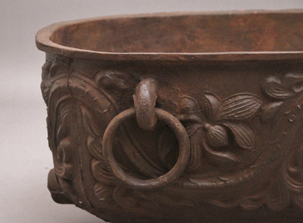 Early 19th Century Chinese cast iron temple bath View V