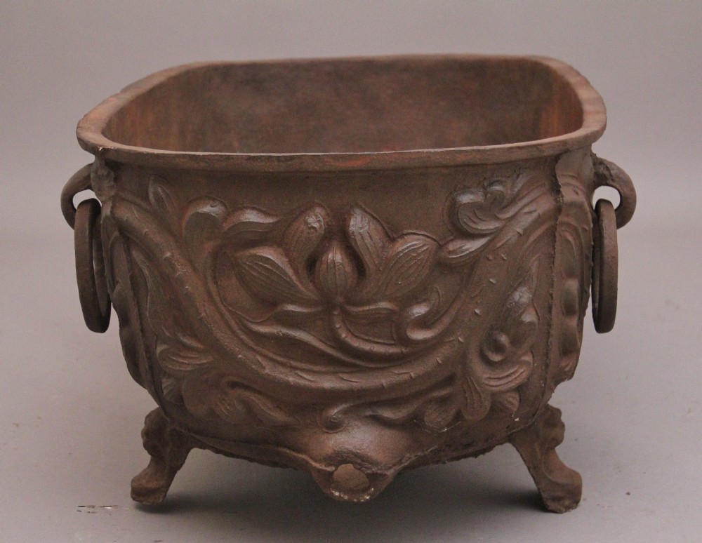 Early 19th Century Chinese cast iron temple bath View VII