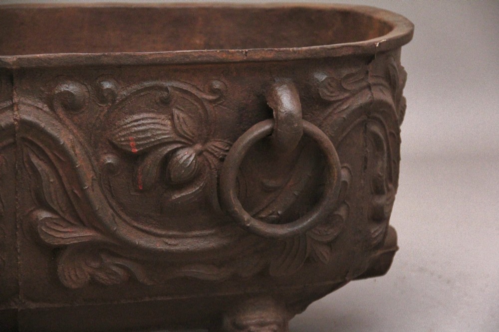 Early 19th Century Chinese cast iron temple bath View X