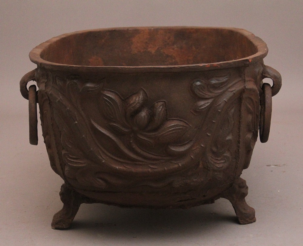 Early 19th Century Chinese cast iron temple bath View XII