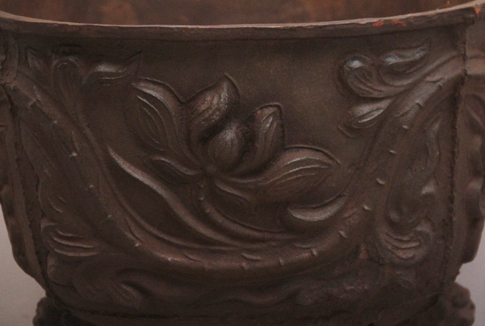 Early 19th Century Chinese cast iron temple bath View XIII