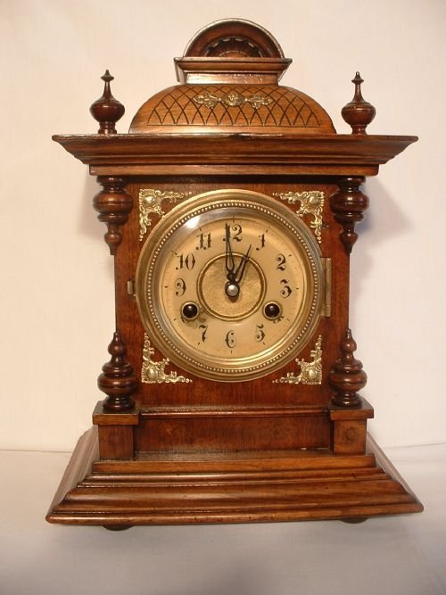 Bracket/mantle Clock