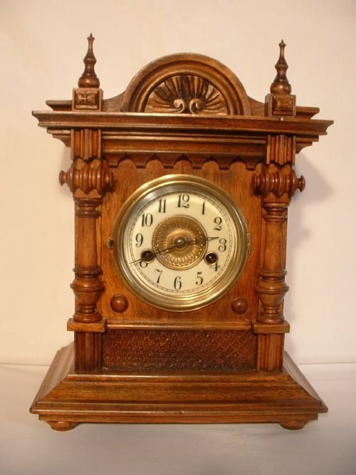 Bracket/mantle Clock.