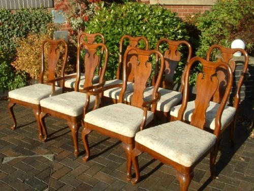Set of 8 (6+2carvers) Mahogany Dining Chairs.