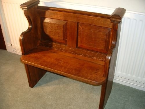 C18th. Oak Settle of Small Proportions