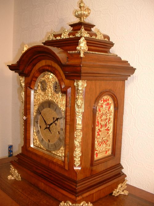 fig 1. Exemplary Westminster-Chime Boardroom Clock.