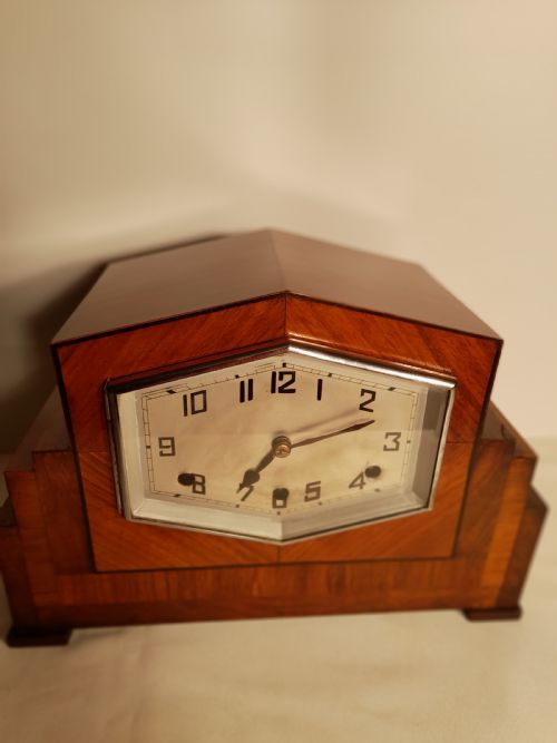 Art-deco. Westminster Chime, Walnut Mantel Clock