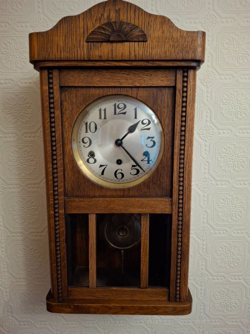 fig 1. Arts & Crafts, Westminster-Chime, Golden Oak, Wall Clock