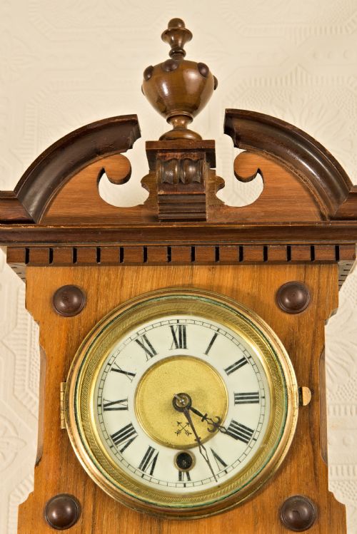 COMBINED CLOCK THERMOMETER AND BAROMETER - ADDITIONAL PHOTO 1