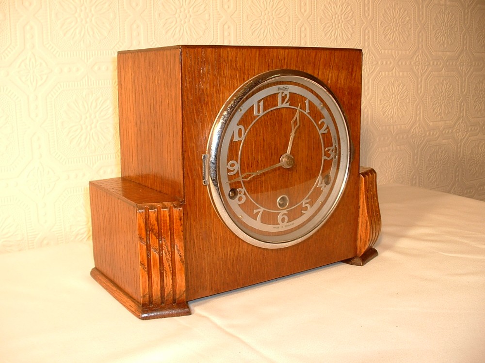 Art-Deco Westminster-chime mantle clock.