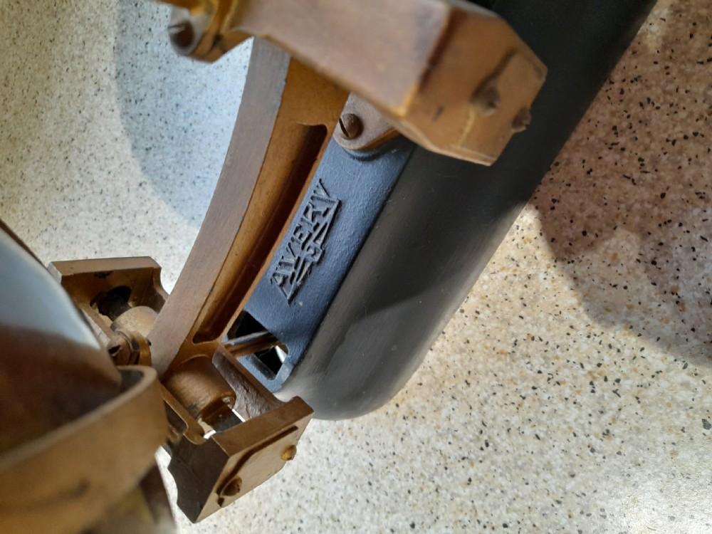 Avery Kitchen Scales View III