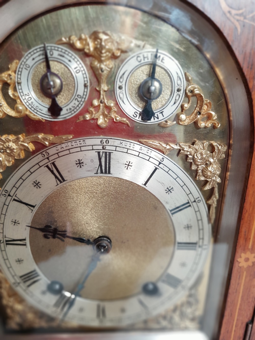 Camera Kuss Bracket/mantel Clock View II