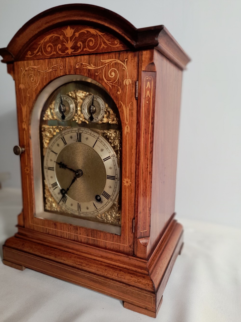 Camera Kuss Bracket/mantel Clock View V