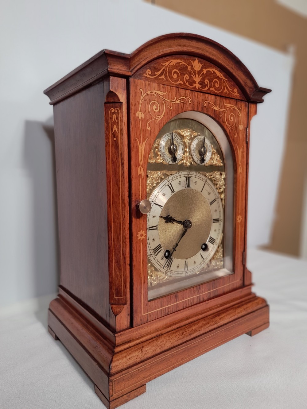 Camera Kuss Bracket/mantel Clock View VI