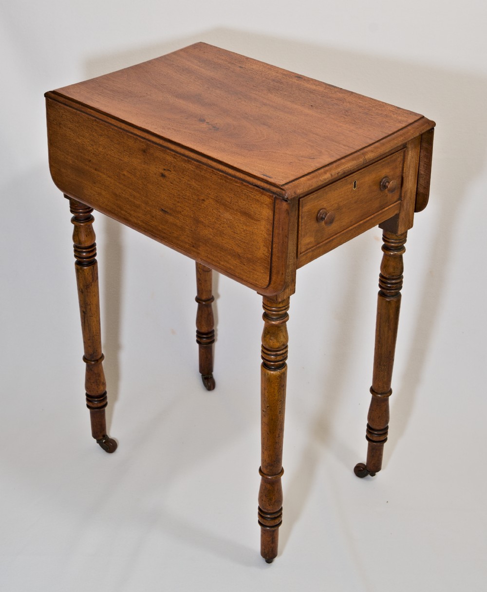 Petite, Georgian, Drop-leaf, Pembroke Side Table.