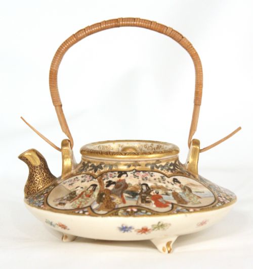 a good japanese meiji period satsuma kettle - CATEGORY: ANTIQUE CERAMICS - DATED 19TH CENTURY