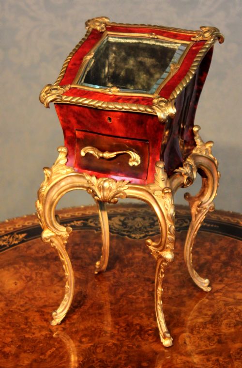 A LATE 19TH CENTURY ROCOCO BIJOUTERIE CABINET - ADDITIONAL PHOTO 1