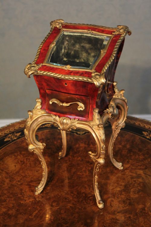 A LATE 19TH CENTURY ROCOCO BIJOUTERIE CABINET - ADDITIONAL PHOTO 2