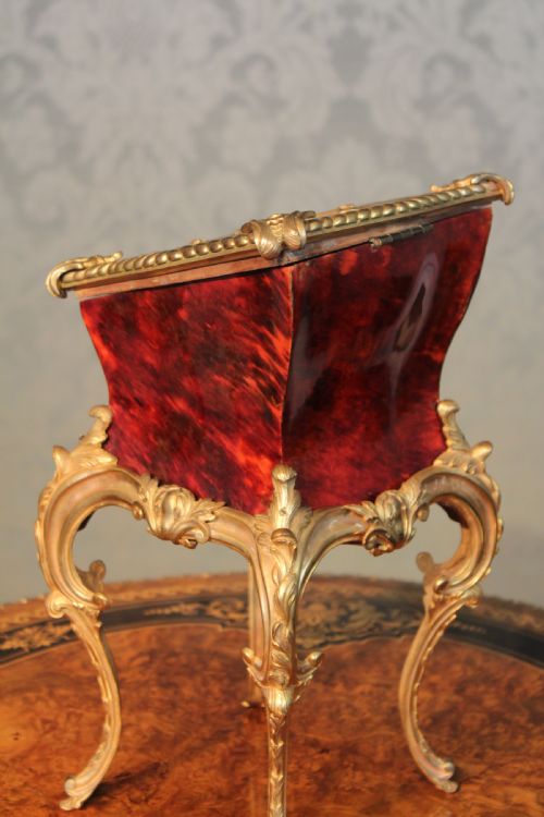 A LATE 19TH CENTURY ROCOCO BIJOUTERIE CABINET - ADDITIONAL PHOTO 6
