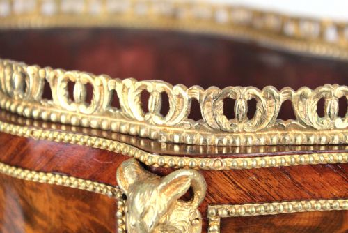 A FINE VICTORIAN BURR WALNUT AND AMBOYNA ORMOLU MOUNTED TABLE TOP JARDINERE - ADDITIONAL PHOTO 5