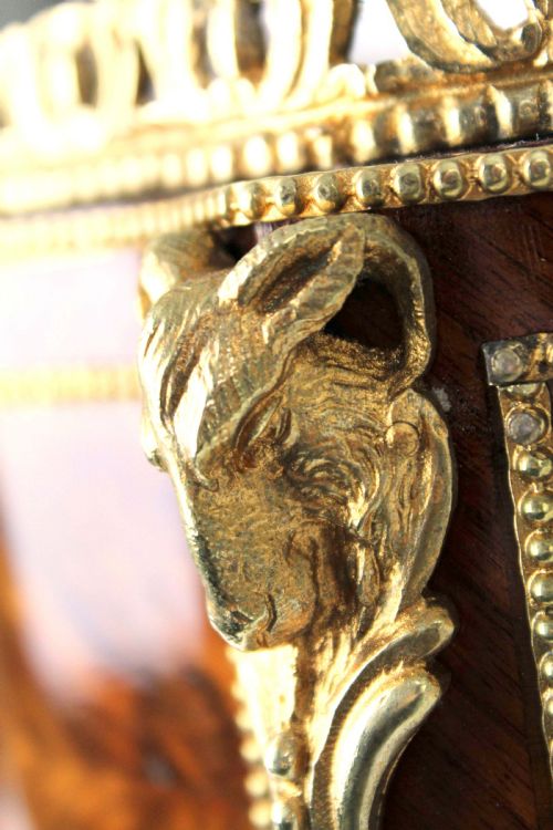 A FINE VICTORIAN BURR WALNUT AND AMBOYNA ORMOLU MOUNTED TABLE TOP JARDINERE - ADDITIONAL PHOTO 9