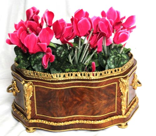 A FINE VICTORIAN BURR WALNUT AND AMBOYNA ORMOLU MOUNTED TABLE TOP JARDINERE - ADDITIONAL PHOTO 11