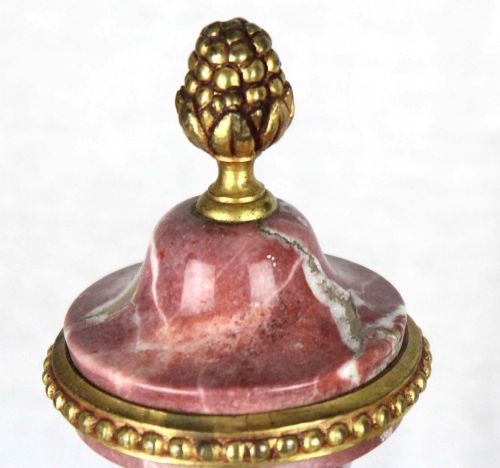 A PAIR OF LATE 19TH C ROUGE MARBLE AND ORMOLU MOUNTED CASSOLETTES WITH ACORN FINIAL - ADDITIONAL PHOTO 1