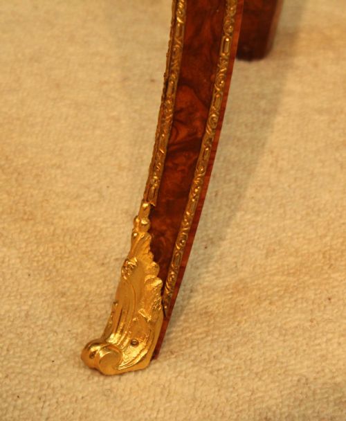 AN EXHIBITION QUALITY VICTORIAN BURR WALNUT INLAID AND ORMOLU MOUNTED TABLE - ADDITIONAL PHOTO 7
