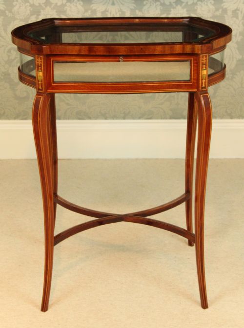 A FINE QUALITY LATE VICTORIAN MAHOGANY INLAID SERPENTINE SHAPED BIJOUTERIE TABLE - ADDITIONAL PHOTO 1