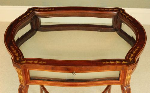 A FINE QUALITY LATE VICTORIAN MAHOGANY INLAID SERPENTINE SHAPED BIJOUTERIE TABLE - ADDITIONAL PHOTO 2