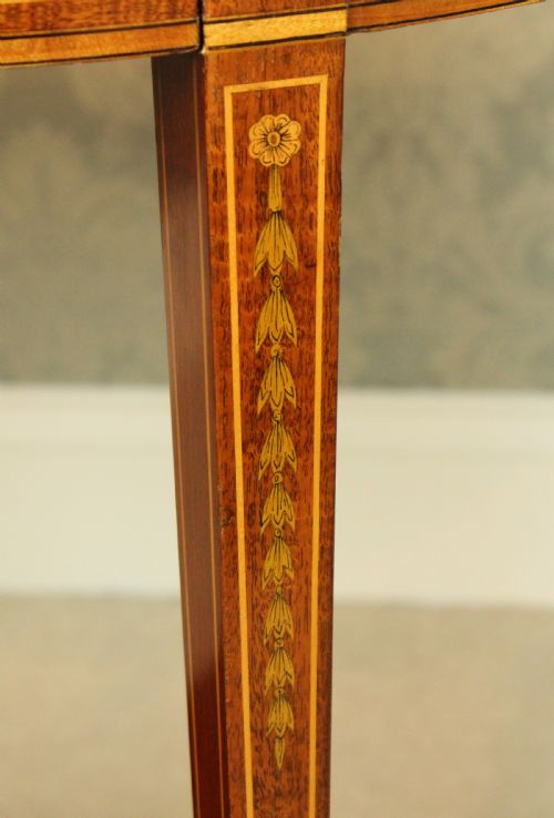 AN IMMACULATE QUALITY LATE VICTORIAN MAHOGANY INLAID DEMILUNE SIDE TABLE - ADDITIONAL PHOTO 5