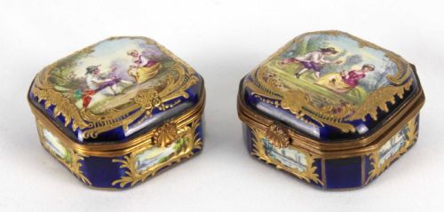 A PAIR OF LATE 19TH C SEVRES CERAMIC CANTED SQUARE SMALL BOXES - ADDITIONAL PHOTO 2