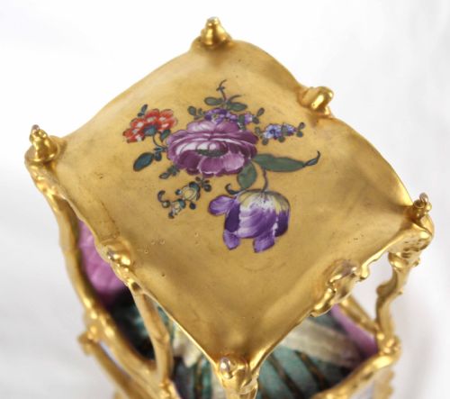 A FINELY DETAILED LATE 19TH C CONTINENTAL PORCELAIN SEDAN CHAIR FIGURE GROUP - ADDITIONAL PHOTO 10