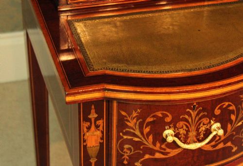 AN OUTSTANDING LATE VICTORIAN MAHOGANY INLAID CARLETON HOUSE STYLE DESK BY EDWARDS ROBERTS - ADDITIONAL PHOTO 2