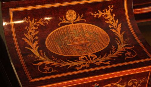AN OUTSTANDING LATE VICTORIAN MAHOGANY INLAID CARLETON HOUSE STYLE DESK BY EDWARDS ROBERTS - ADDITIONAL PHOTO 3