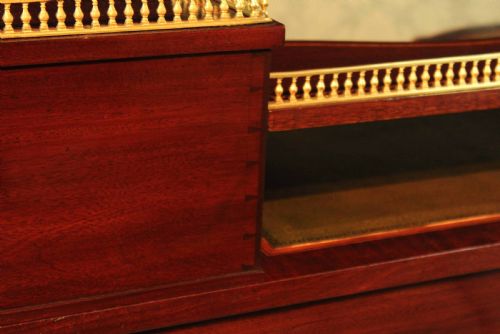AN OUTSTANDING LATE VICTORIAN MAHOGANY INLAID CARLETON HOUSE STYLE DESK BY EDWARDS ROBERTS - ADDITIONAL PHOTO 16