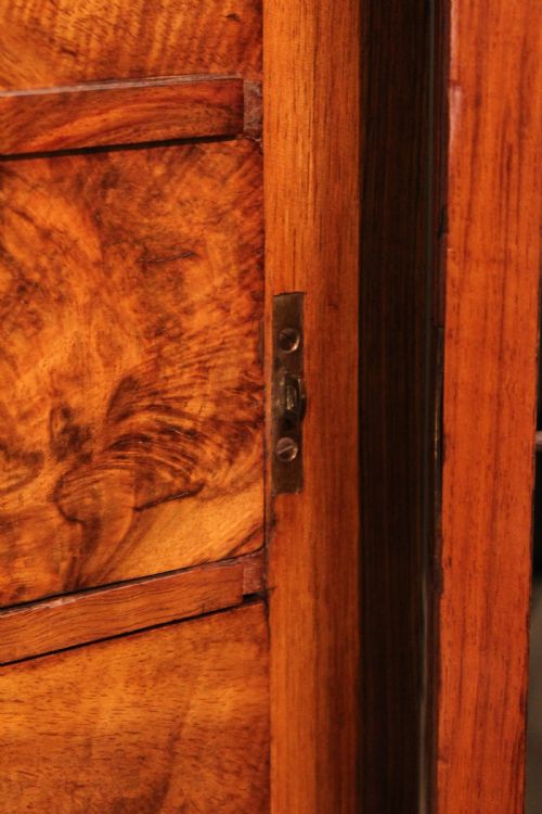A FINE QUALITY VICTORIAN FIGURED BURR WALNUT SECRETAIRE WELLINGTON CHEST - ADDITIONAL PHOTO 5
